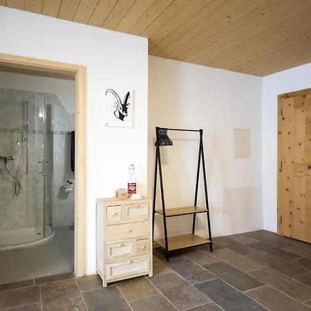 Chasa Chavrioel Apartment *