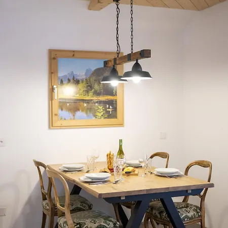 Chasa Chavrioel Apartment