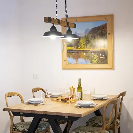 Chasa Chavrioel Apartment *