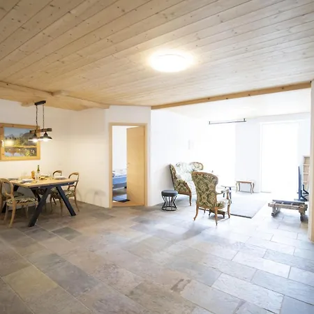 Apartment Chasa Chavrioel